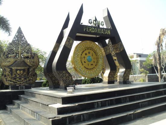 Wold Peace Gong