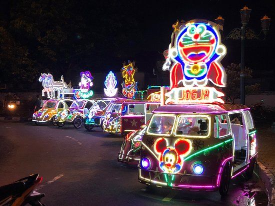 Bersepeda di Alun-Alun