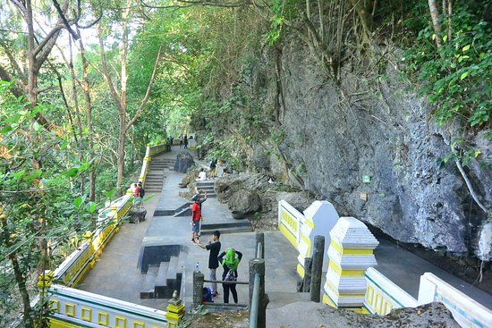 Bersepeda di Sunflower Garden Bantul