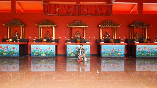 Vihara Buddha Dharma & 8 Pho Sat