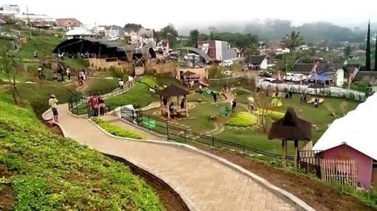 Hiking di Taman Wisata Wendit