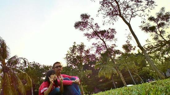 Hiking di Hutan Kota Srengseng