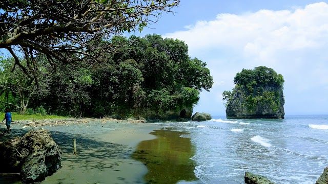 Batu Nunggul Beach