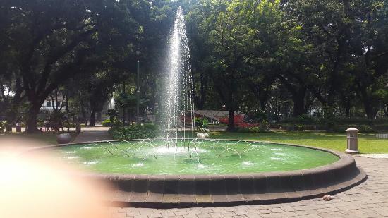 Bersepeda di Taman