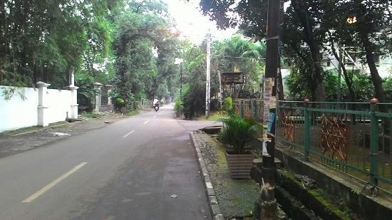 Berbelanja di Pasar Kaget Pengadegan Selatan
