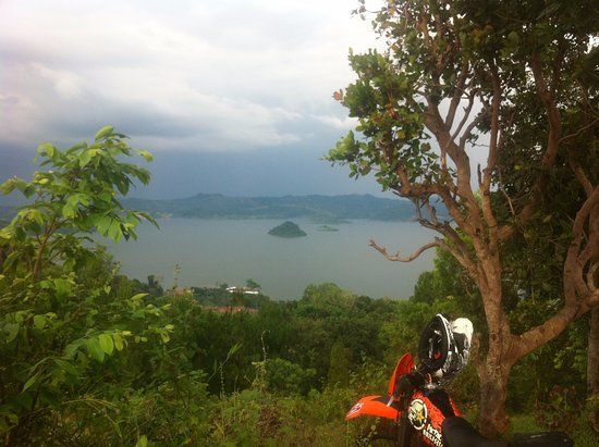 Puncak Damar