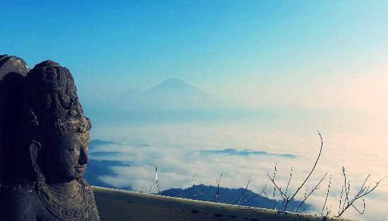 Hiking di Bukit Suroloyo