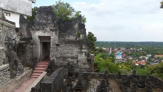 Sunan Sendang Duwur Gateway and Mosque