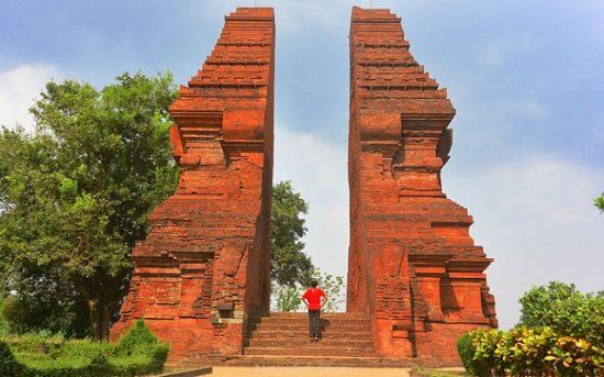 Candi Wringin Lawang