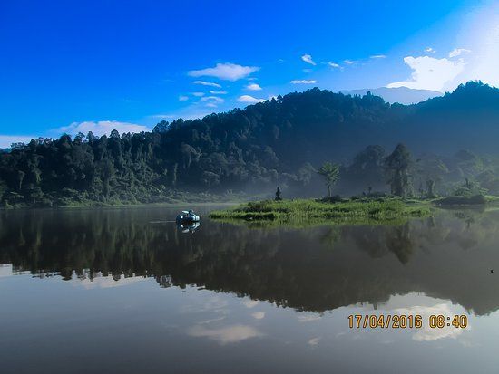 Hiking di Situgunung Suspension Bridge