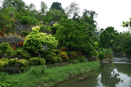 Berkunjung ke Watu Lumbung Hill