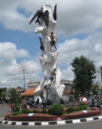 Bird's Nest Statue